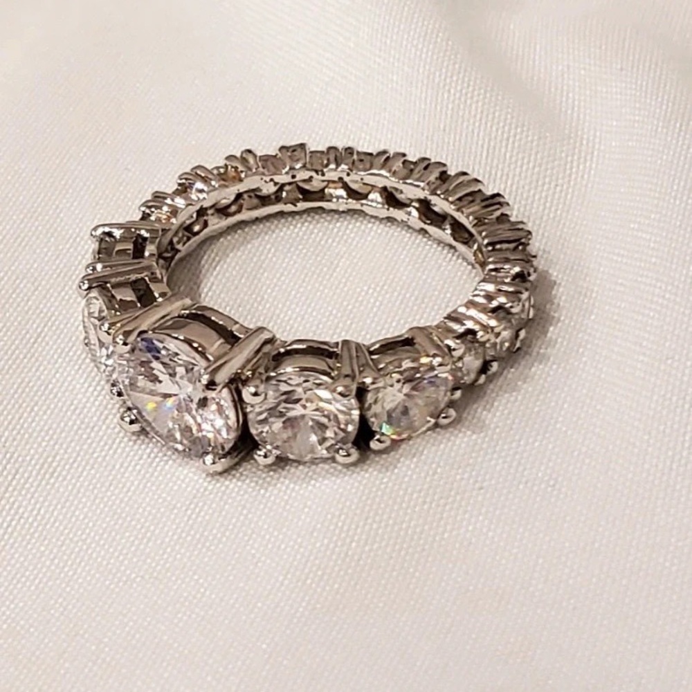 Elegant Silver Women's Ring